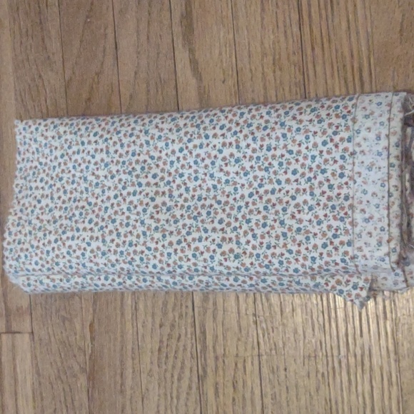 White floral fabric roll good size - Picture 1 of 2